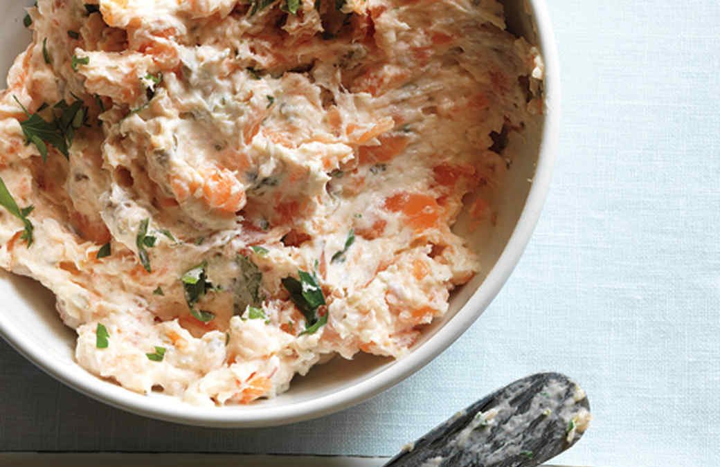 Smoked Salmon Dip with Bagel Chips