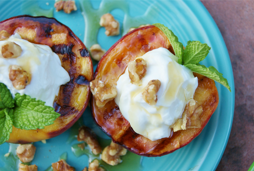 Grilled Peaches with Yogurt