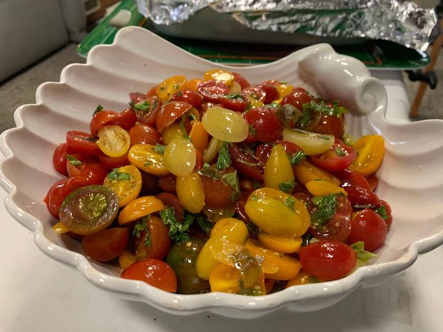 HEIRLOOM TOMATO SALAD  (Adapted from Taste of Home)